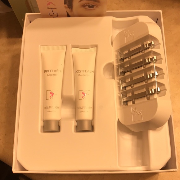 💚 $25 OFF DERMAFLASH LUXE DERMAPLANING TOOL - Picture 6 of 12